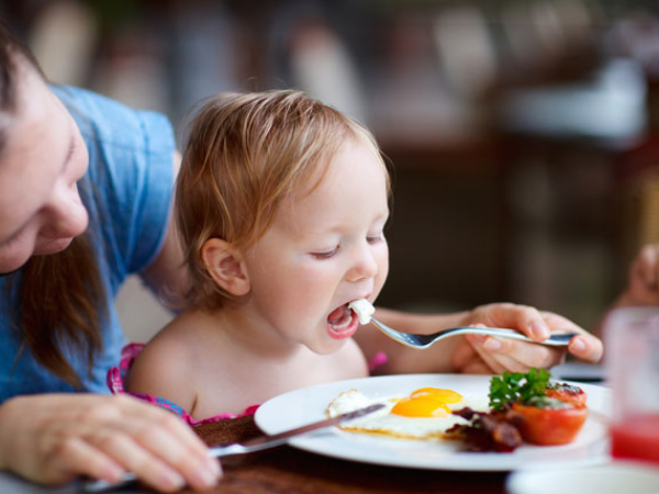 Mỗi ngày ăn bao nhiêu trứng là đủ