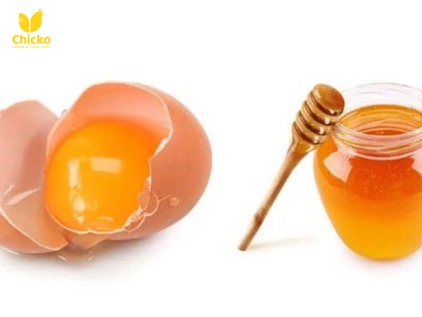 Cách trị mụn đầu đen ở mũi bằng trứng gà hiệu quả bất ngờ 5 Dưỡng da bằng lòng đỏ trứng gà kết hợp mật ong