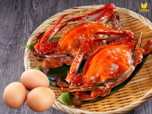 trứng gà và cua có kỵ nhau không