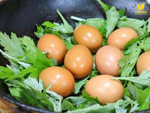 giá trị của trứng gà và ngải cứu